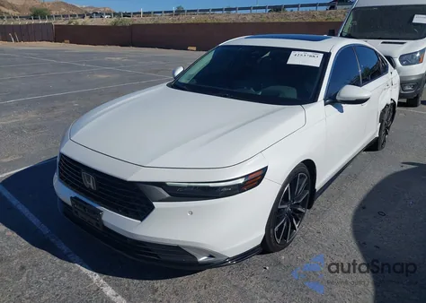 2024 Honda Accord Touring Hybrid z USA, uszkodzony, nr VIN 1HGCY2F84RA046177